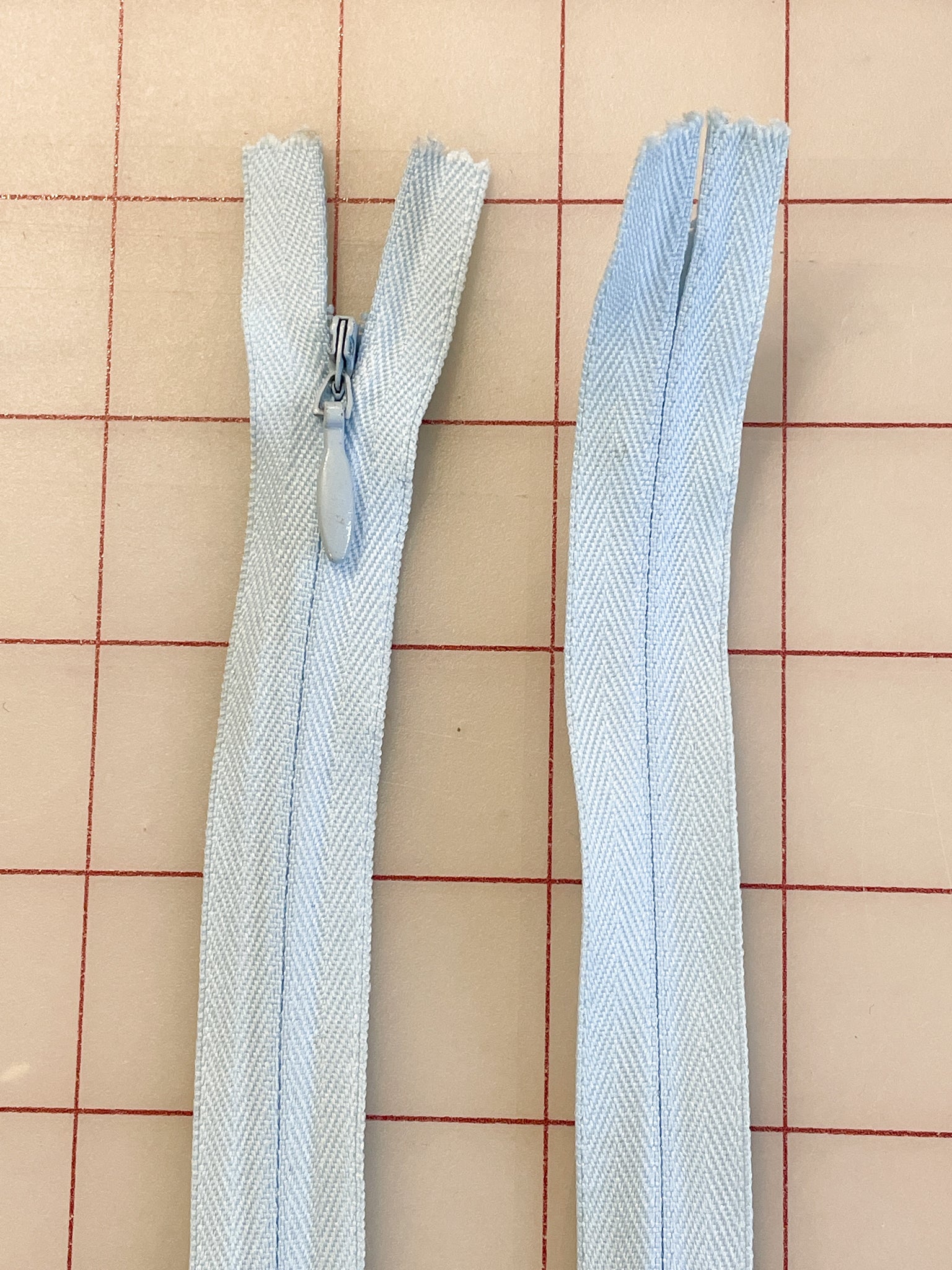 SALE Zipper Polyester 23" Invisible - Light Blue