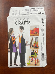 2011 McCall's 6415 Sewing Pattern - Halloween Aprons and Decorations FACTORY FOLDED