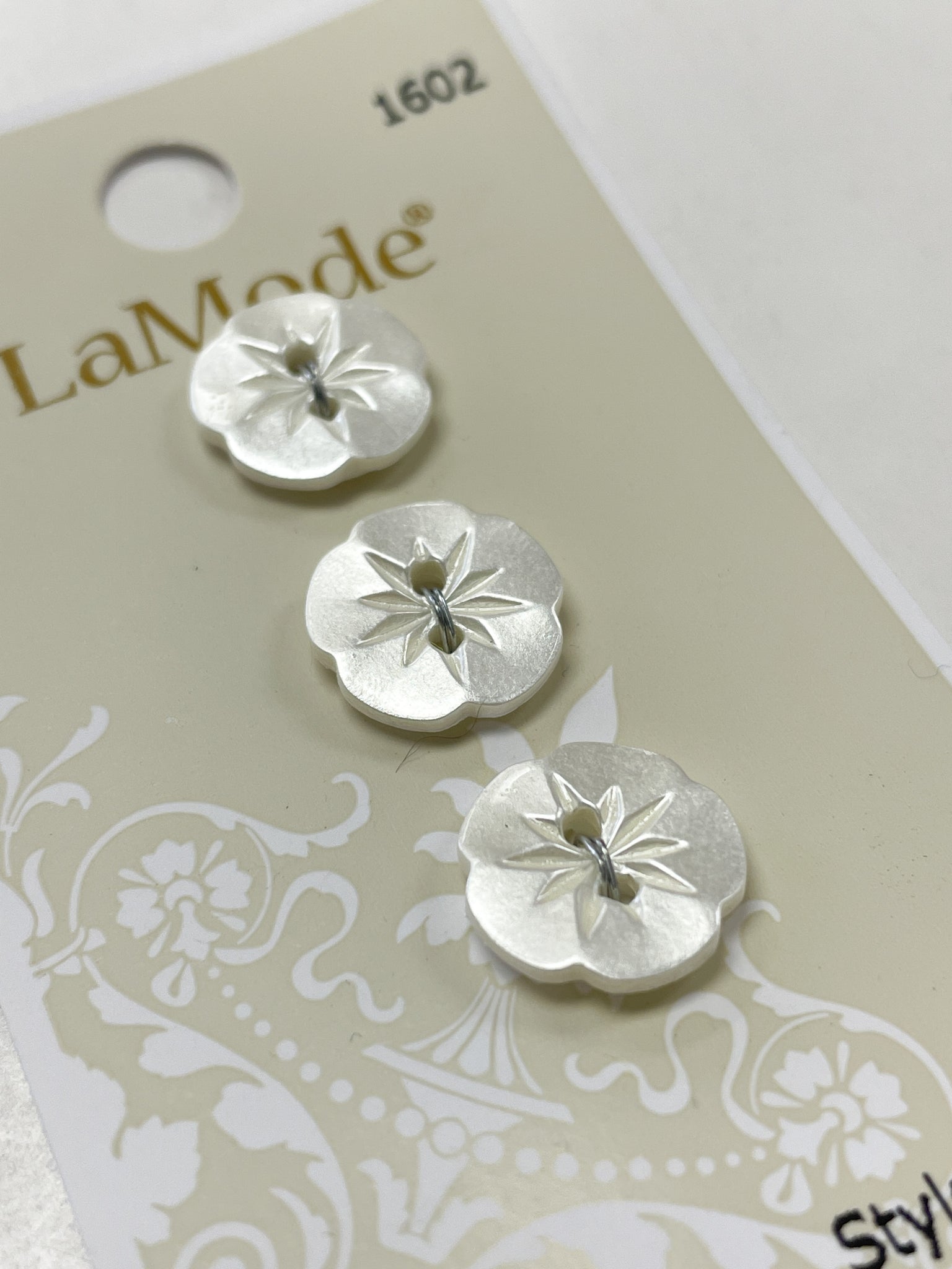 Buttons 1/2" Plastic Set of 3 - White Shimmer Flowers