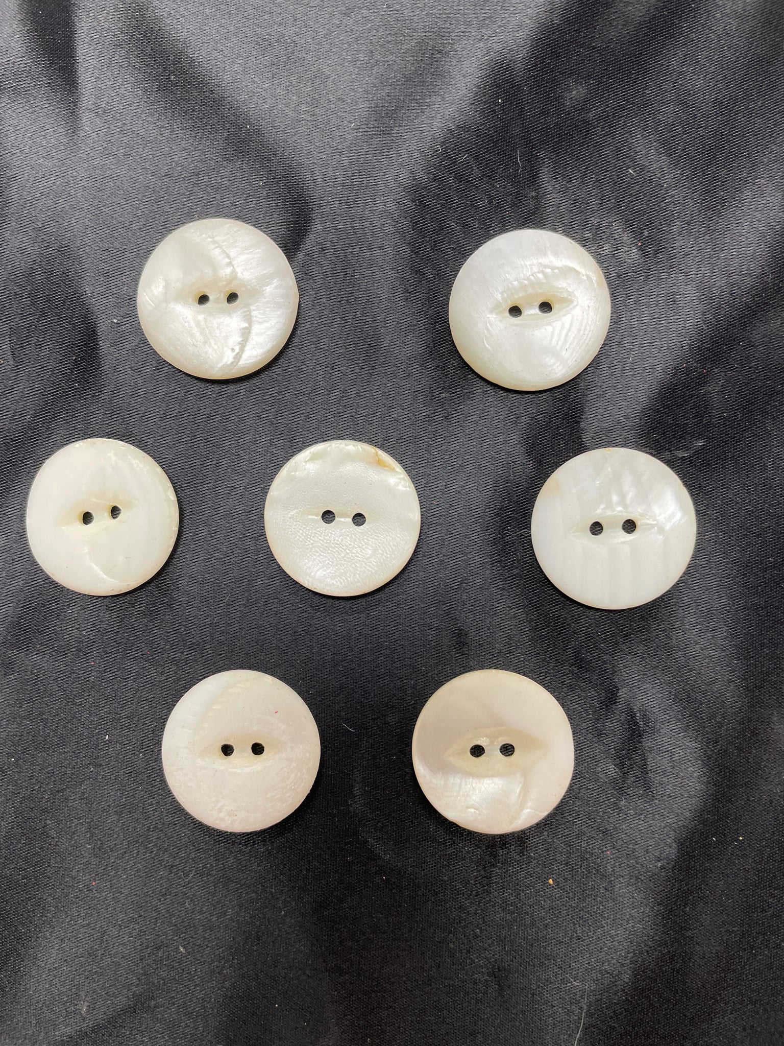 Button Set of 7 Shell Vintage - Pearlescent White