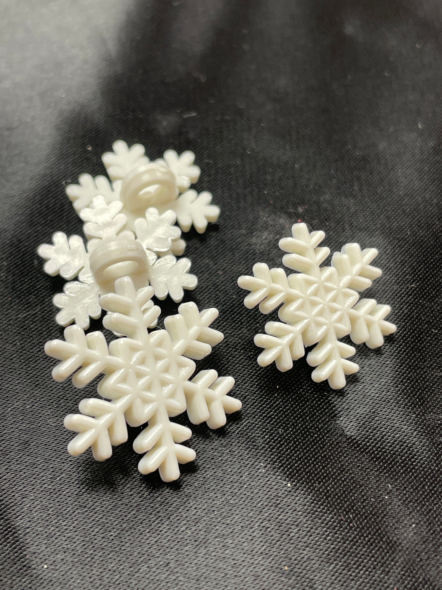 Button Set of 4 Plastic Vintage - White Snowflakes