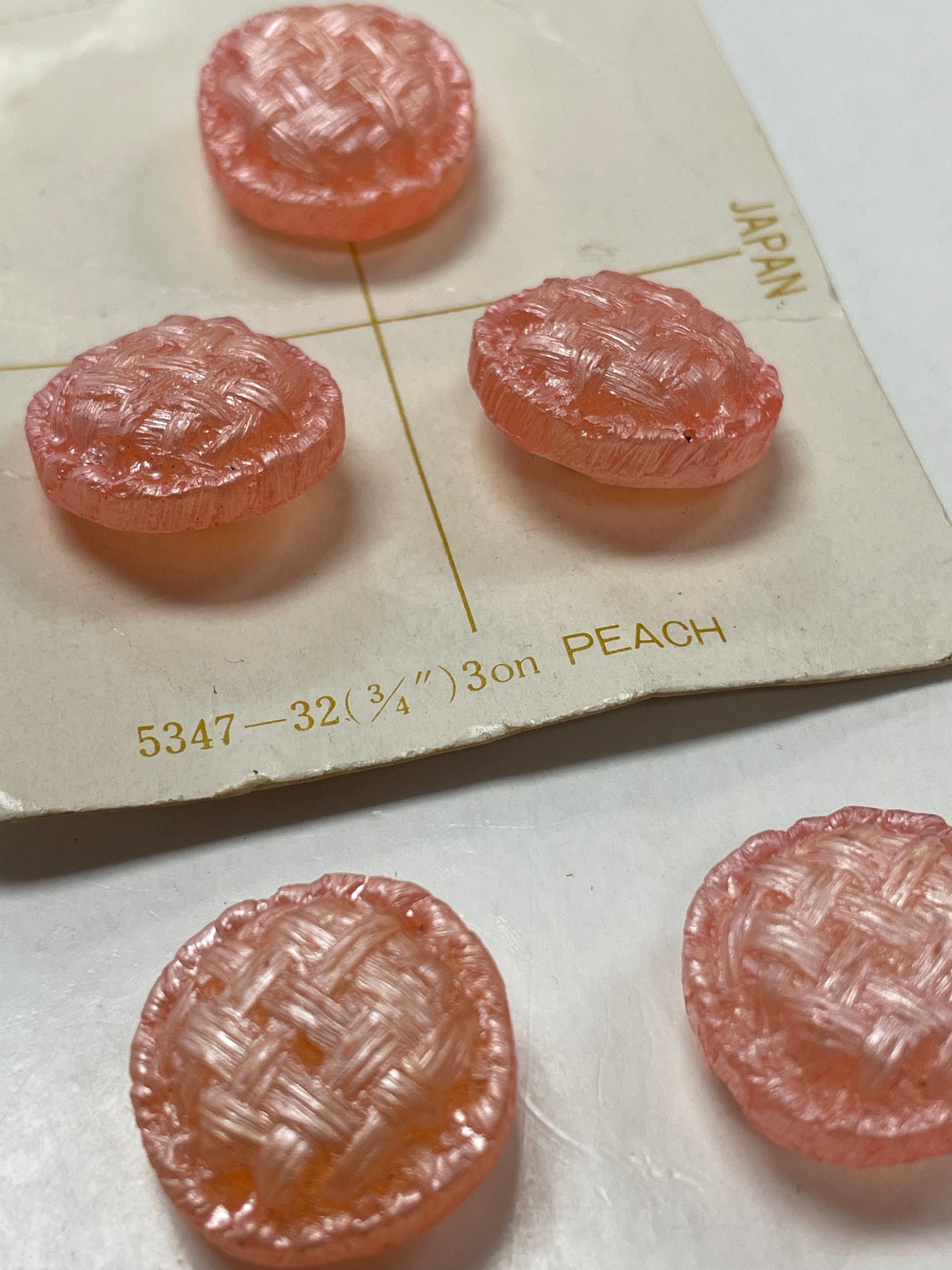 Button Set of 5 Plastic Vintage - Shimmer Peach "Basket Weave"