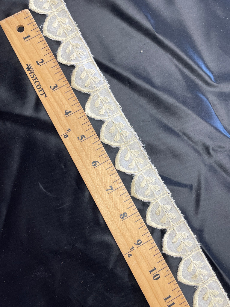5 1/4 YD Cotton Embroidered Scalloped Trim Vintage - Off White
