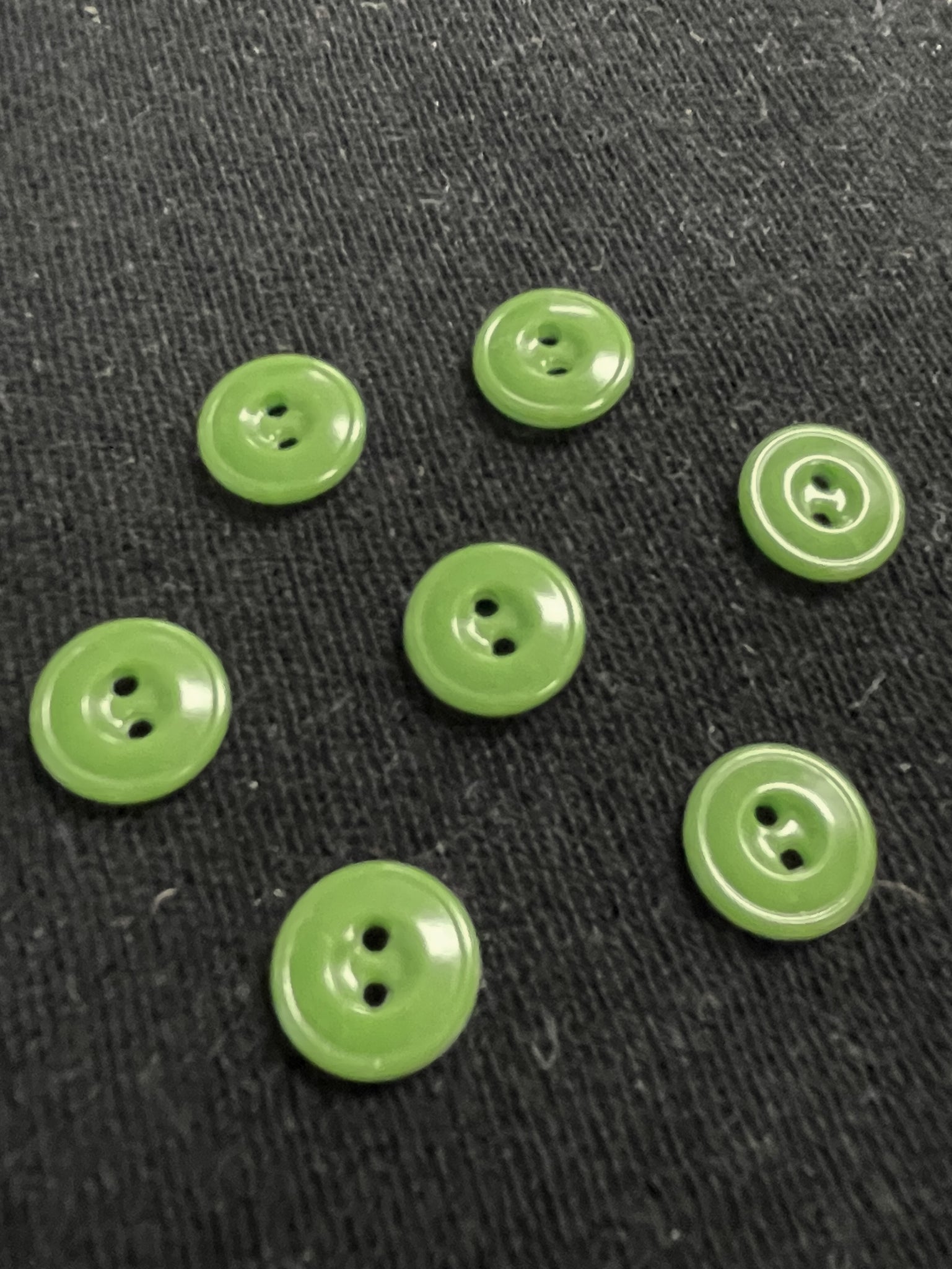 Buttons Plastic Set of 7 - Green