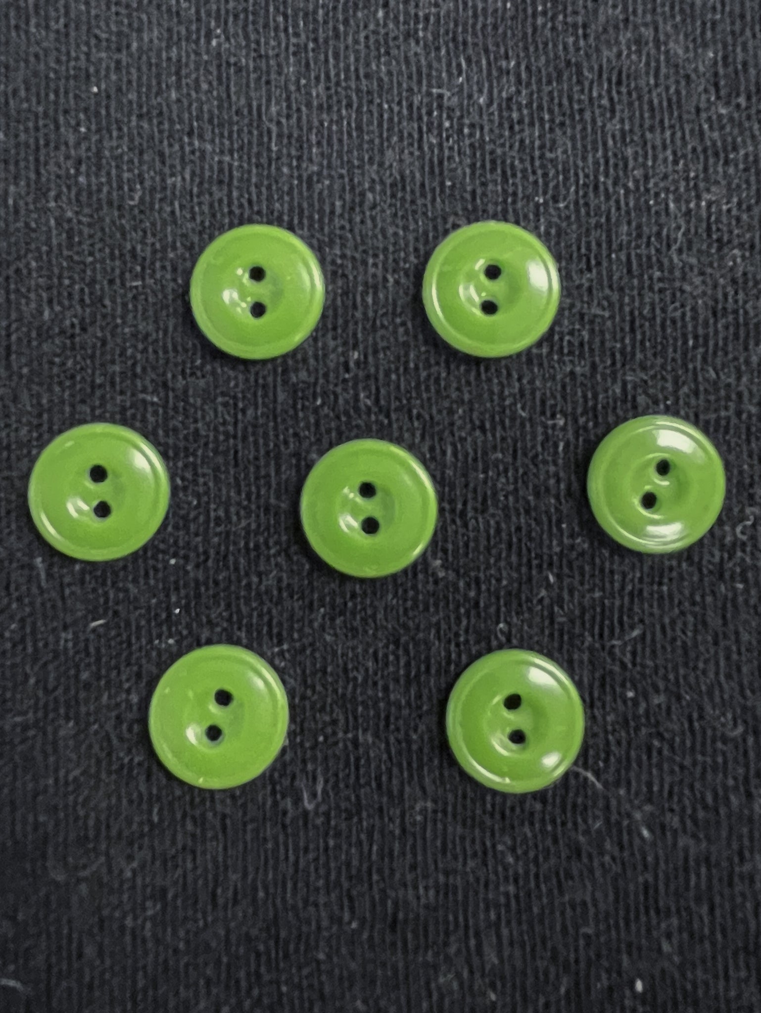 Buttons Plastic Set of 7 - Green