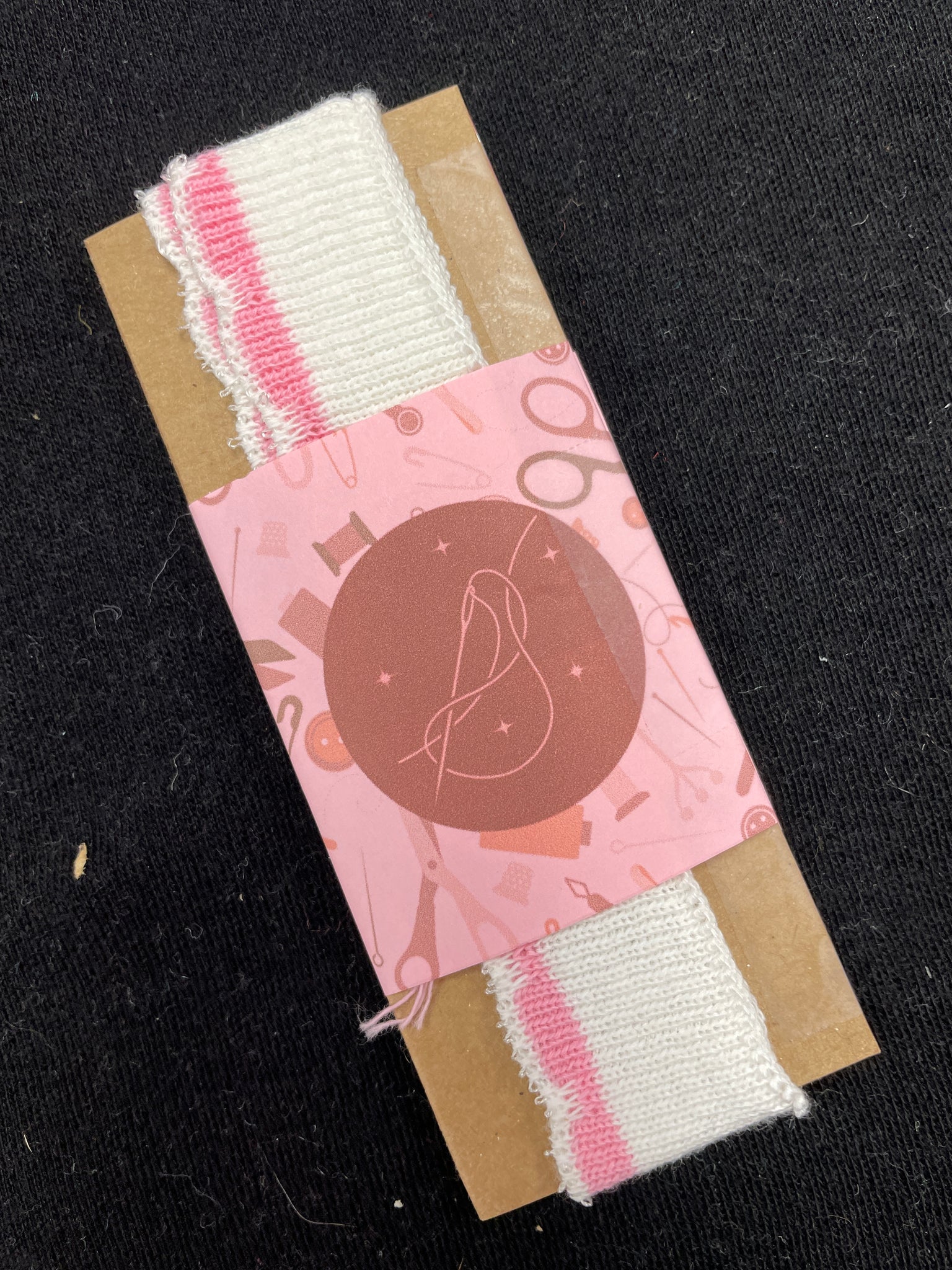 1/2 YD Cotton Ribbed Trim Vintage - White with Pink Scallops