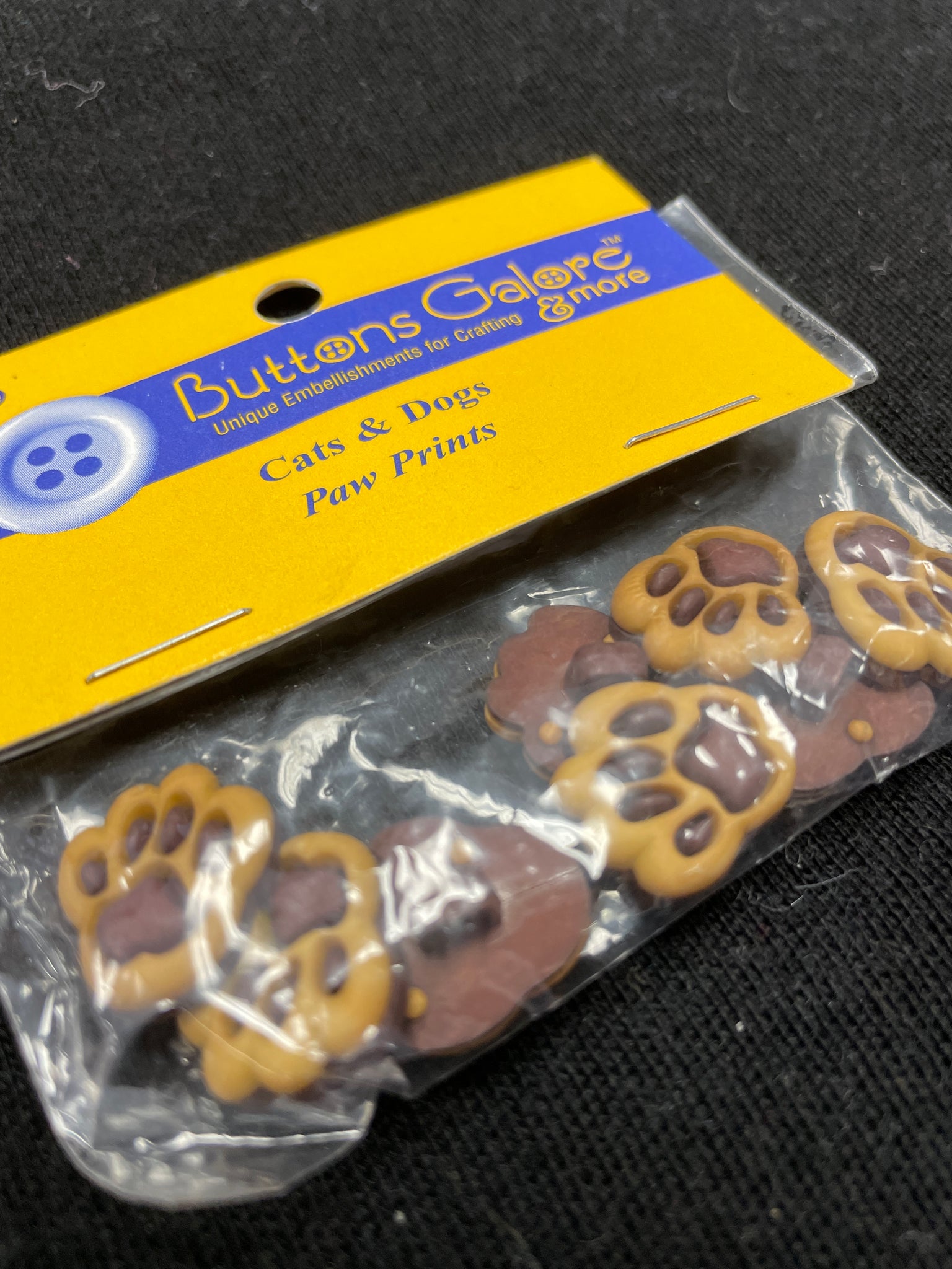 Buttons Plastic Set of 8 - Paw Prints