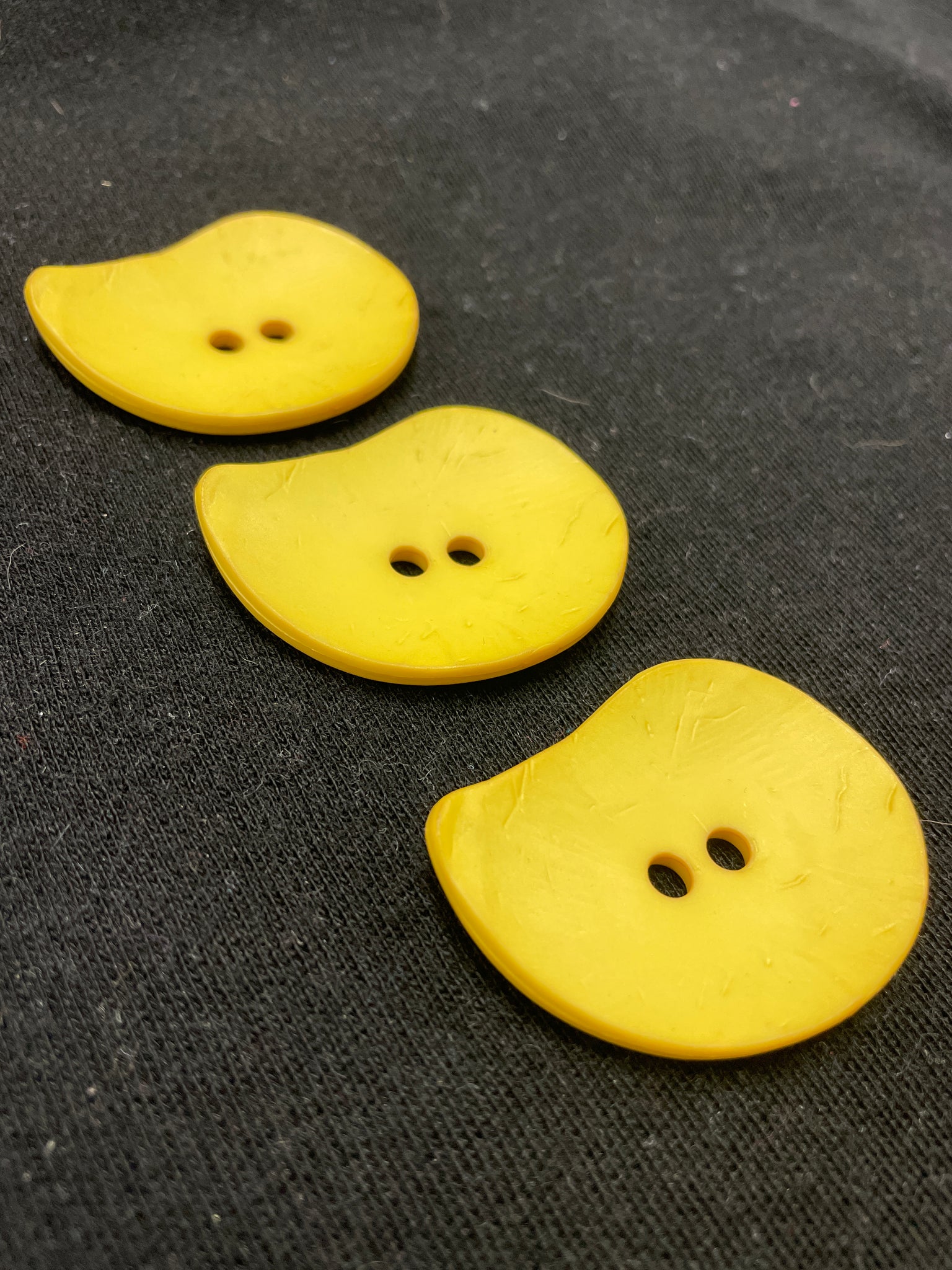 Button Plastic Set of 3 - Yellow