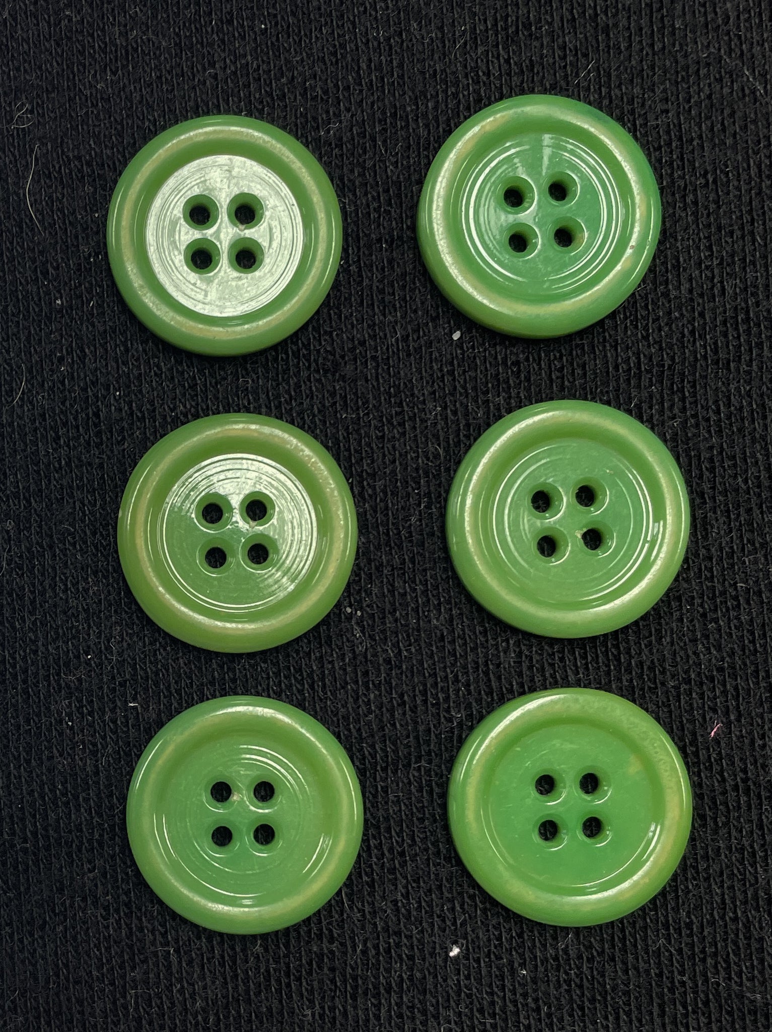 Button Plastic Set of 6 - 7/8" Green
