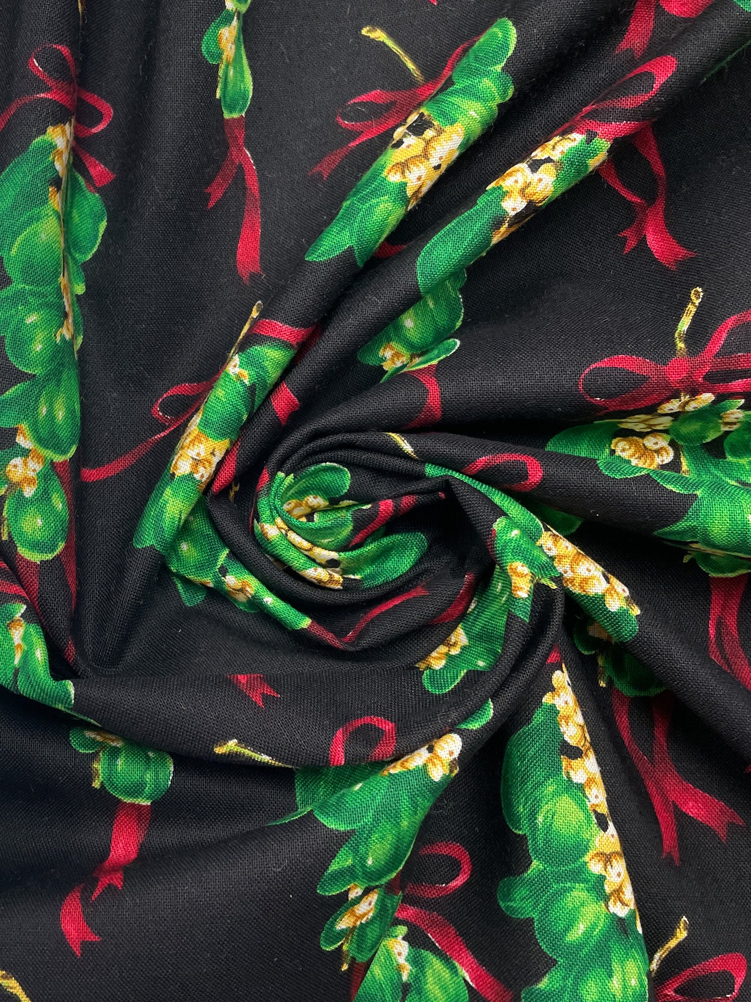 Cotton Vintage - Mistletoe with Red Ribbons on Black