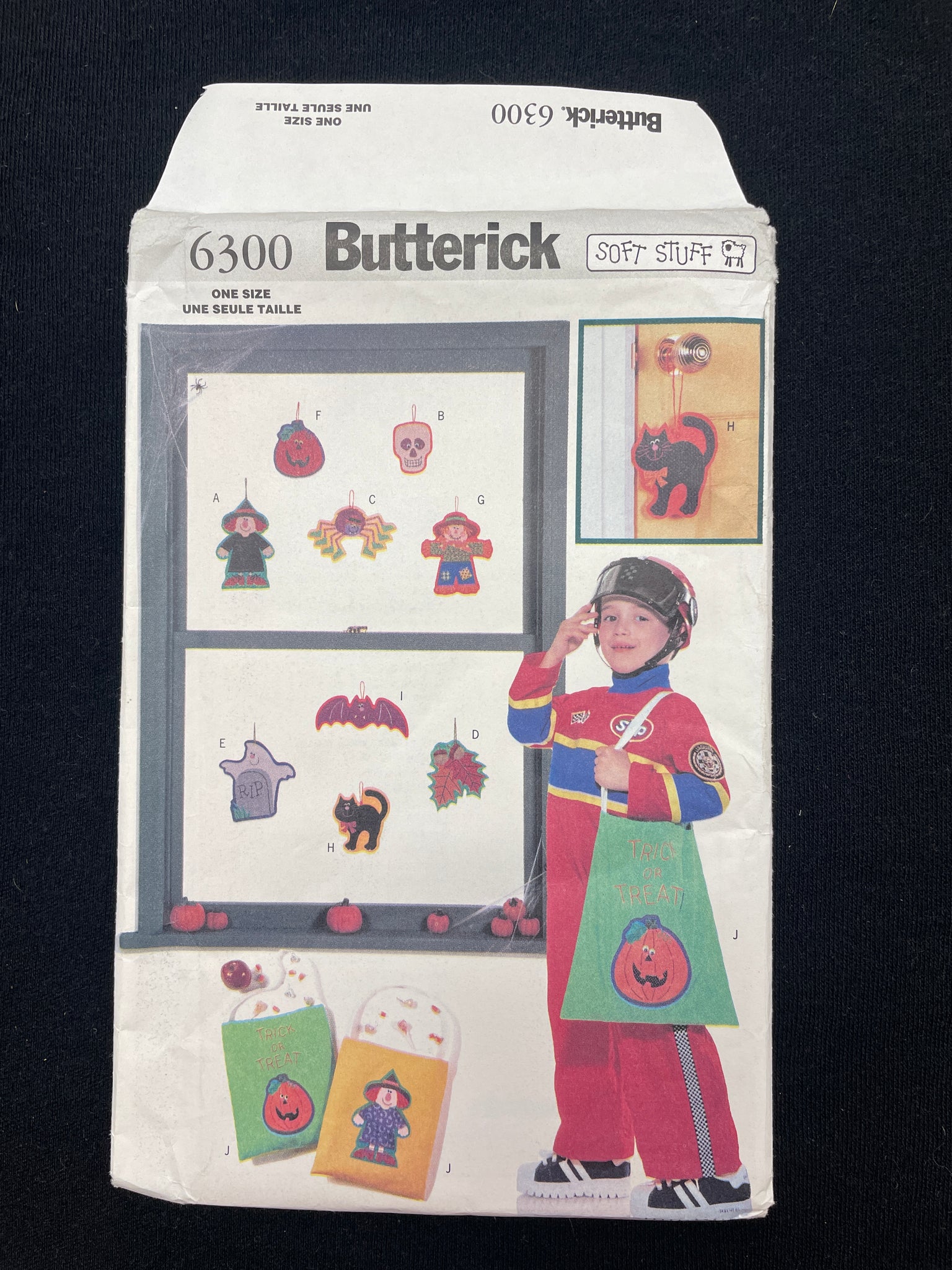 1999 Butterick 6300 Sewing Pattern - Halloween Decorations and Treat Bag FACTORY FOLDED