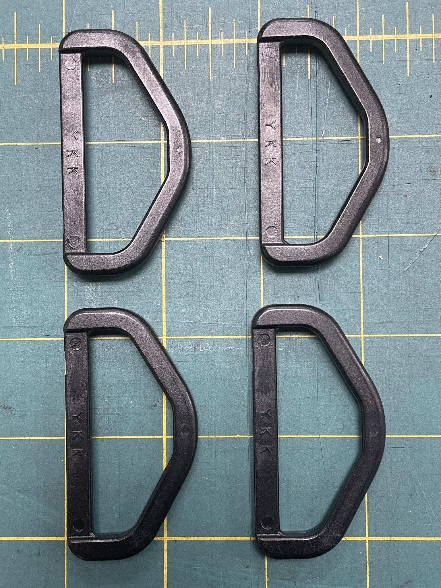 D-Rings Plastic Set of 4, 10 or 50 - Black 2"