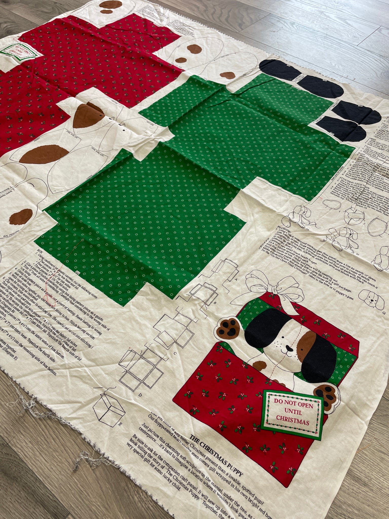 7/8 YD Quilting Cotton Panel - Puppy Christmas Box