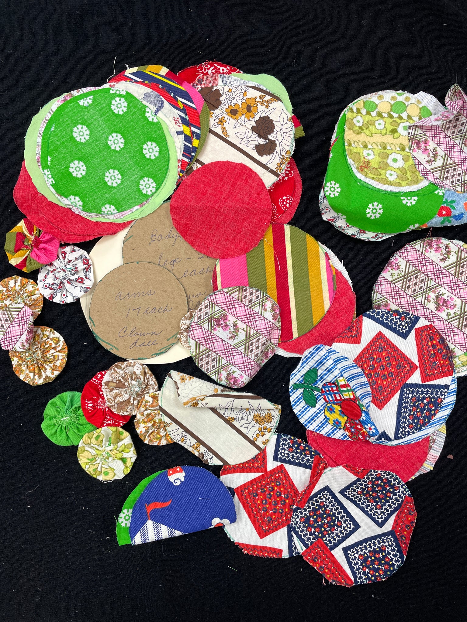 Bundle of Yo-Yos and Pre-Cut Circles in 3 Sizes - Various Prints and Fabrics