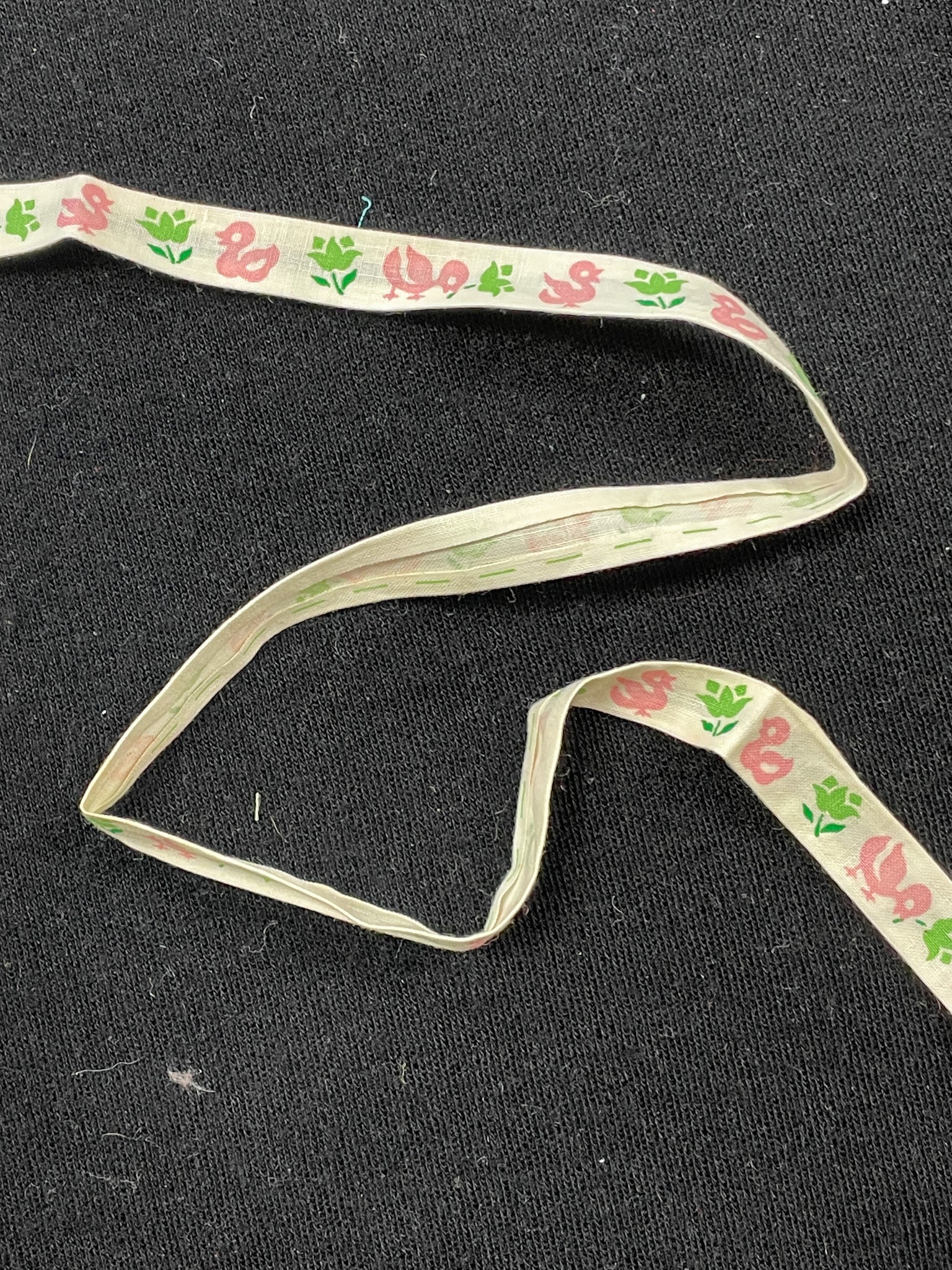 3+ YD Cotton Bias Tape Vintage - Off White with Pink Ducks and Green Flowers