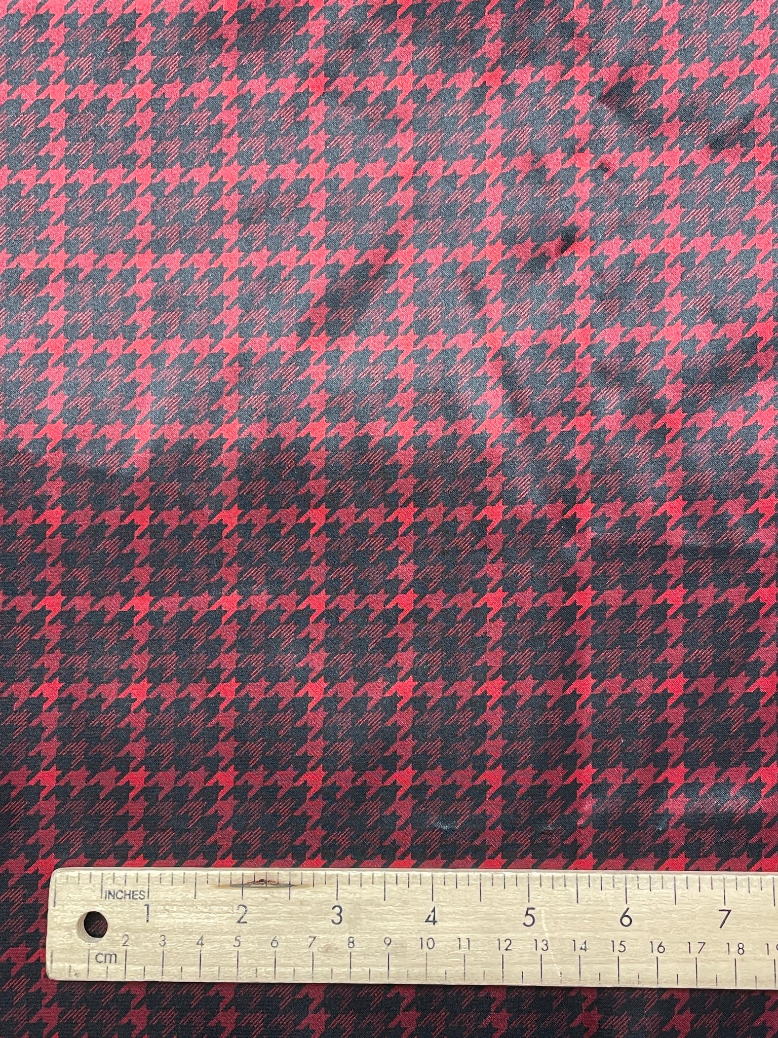 1 1/2 YD Polyester Satin Printed Houndstooth - Red and Black