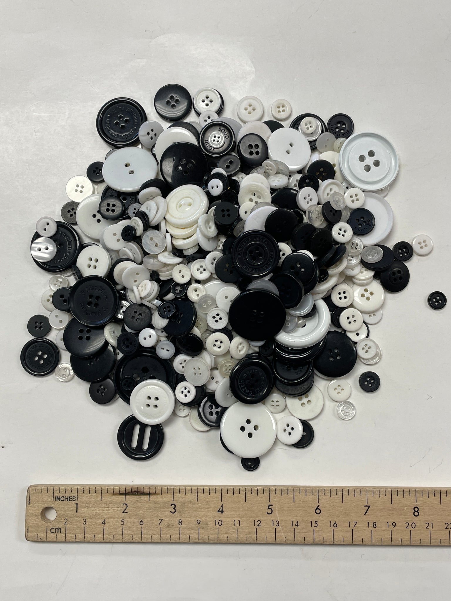 Button Bundle Plastic - Black and White