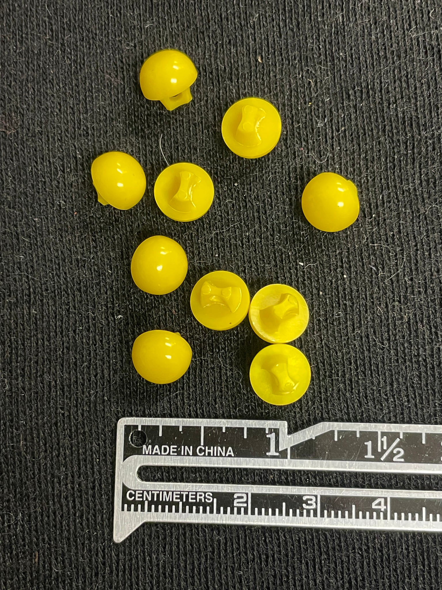 Button Plastic Set of 10 - Yellow