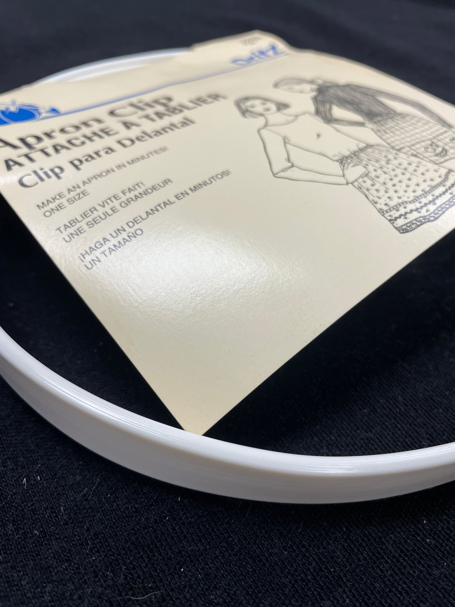 1994 Dritz Apron Clip - White Plastic