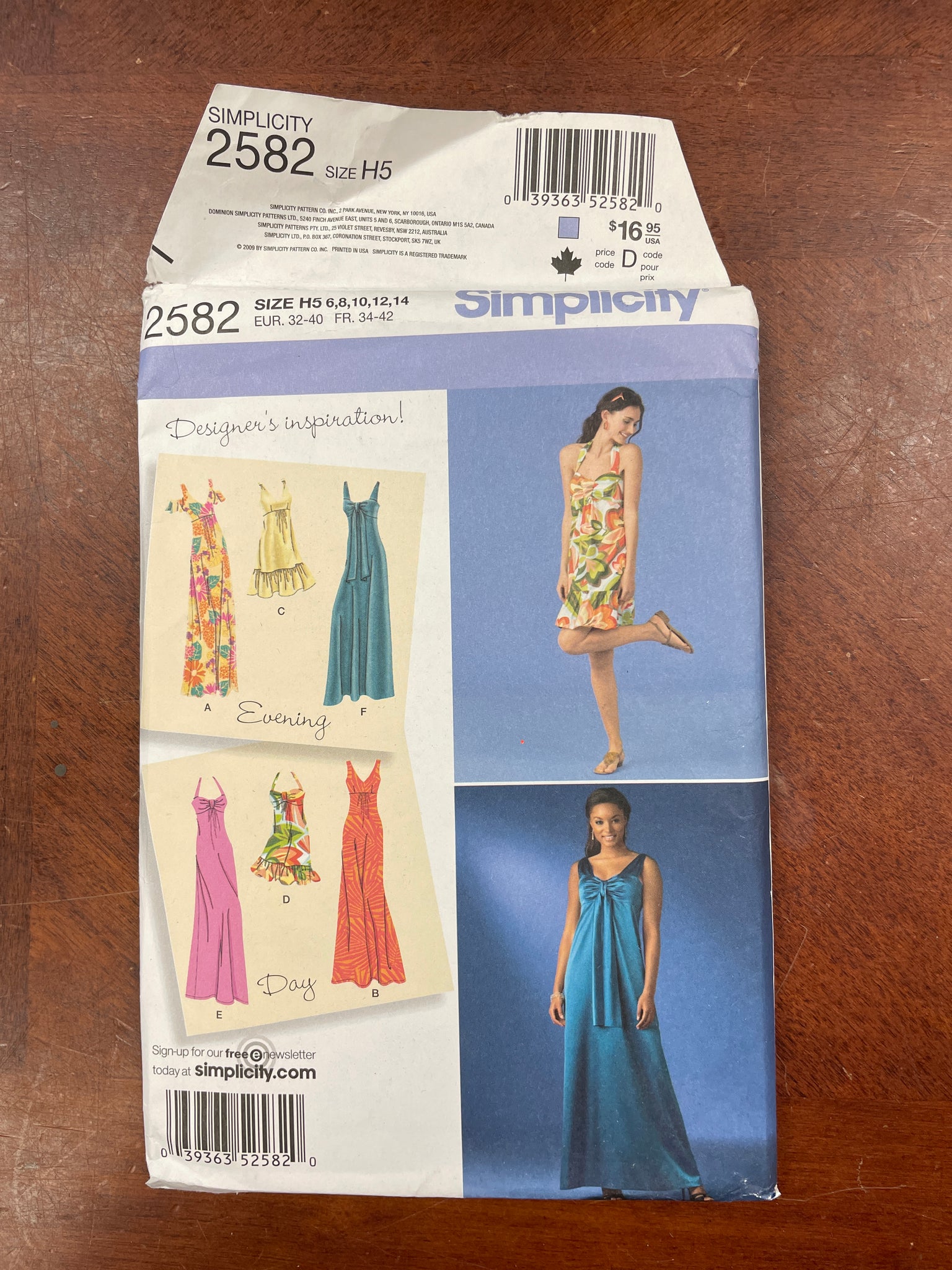 2009 Simplicity 2582 Sewing Pattern - Dresses FACTORY FOLDED