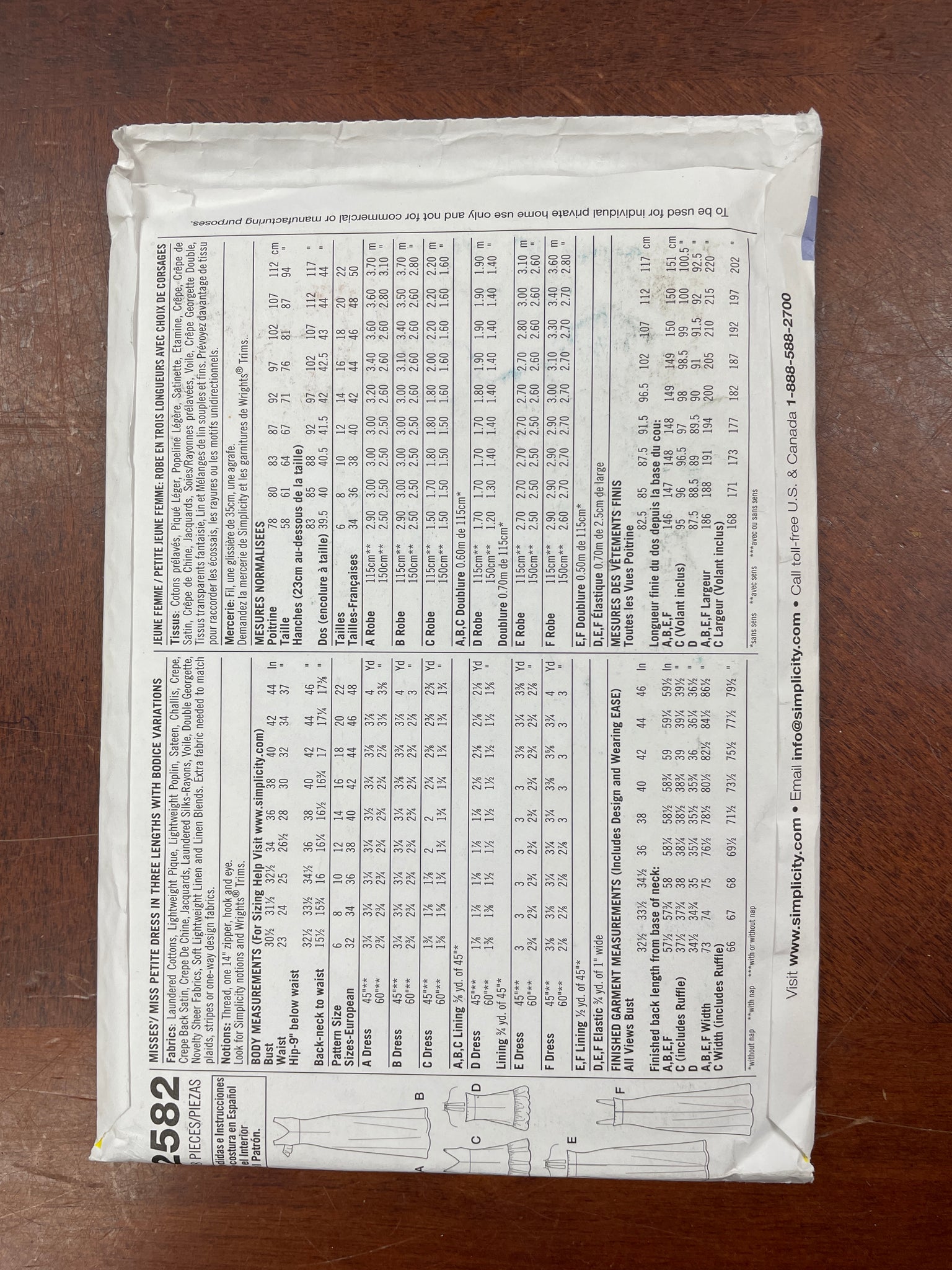 2009 Simplicity 2582 Sewing Pattern - Dresses FACTORY FOLDED