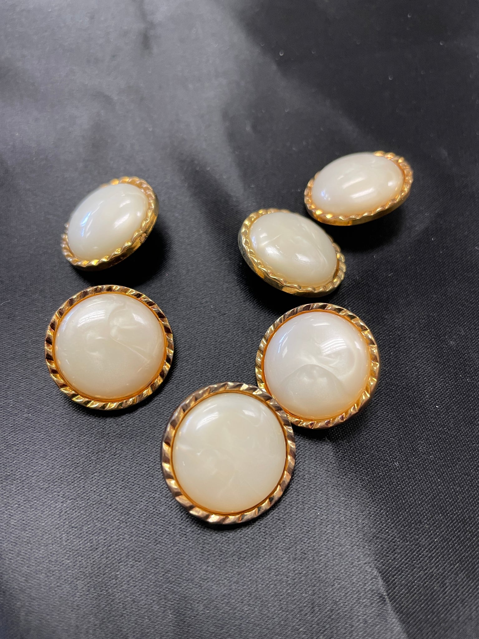 Button Plastic Set of 6 - Brass with Faux Pearl
