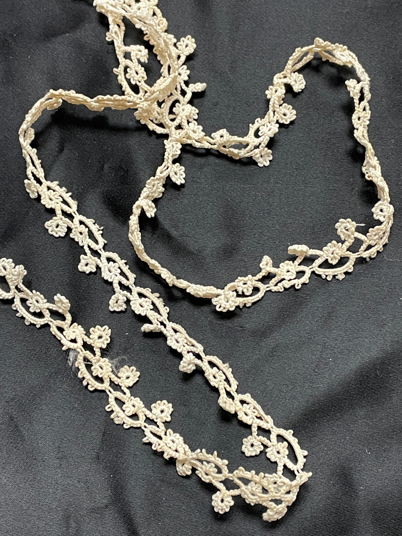 1 1/8 Cotton Tatting Trim - Off White with Flowers