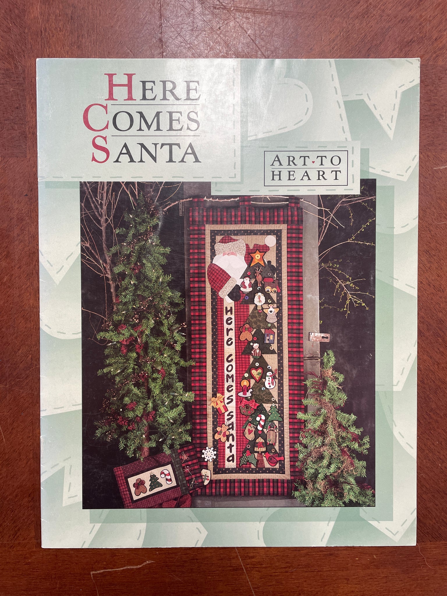 1997 Quilted Appliqué Pattern Book - "Here Comes Santa"