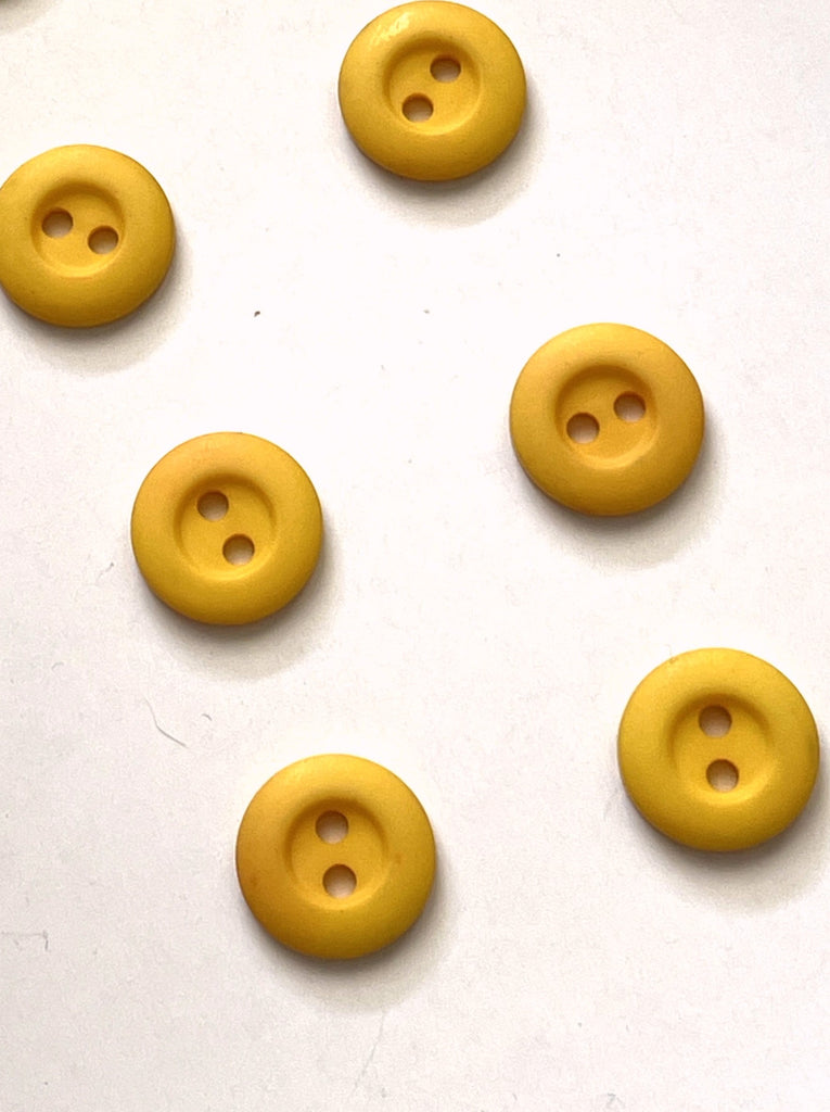 Yellow Button Set SALE Buttons 2 Hole Plastic Set of 4 or 6 - Yellow – Lucky DeLuxe Fabrics