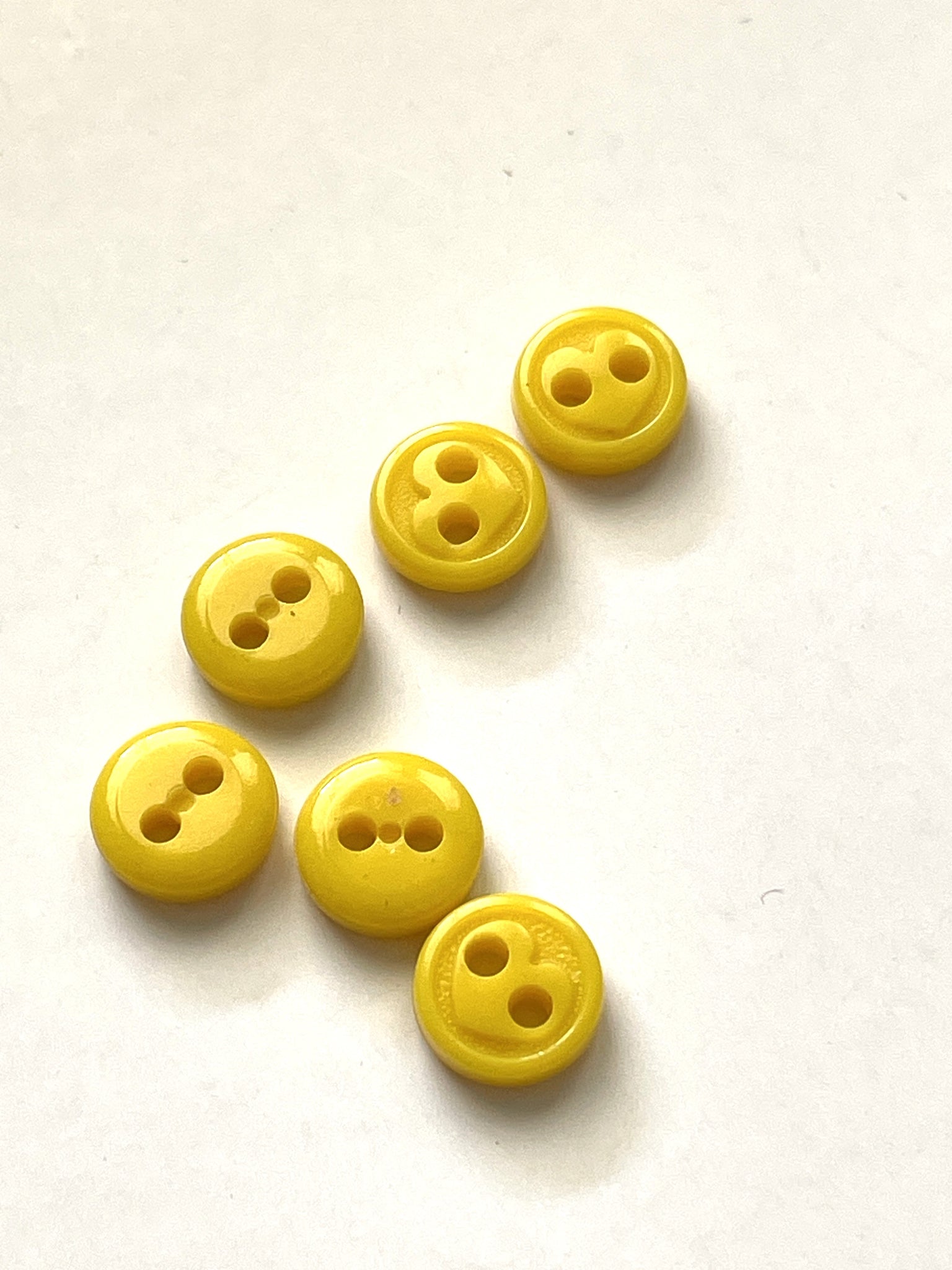 Buttons 2 Hole Plastic Set of 6 - Yellow with Hearts