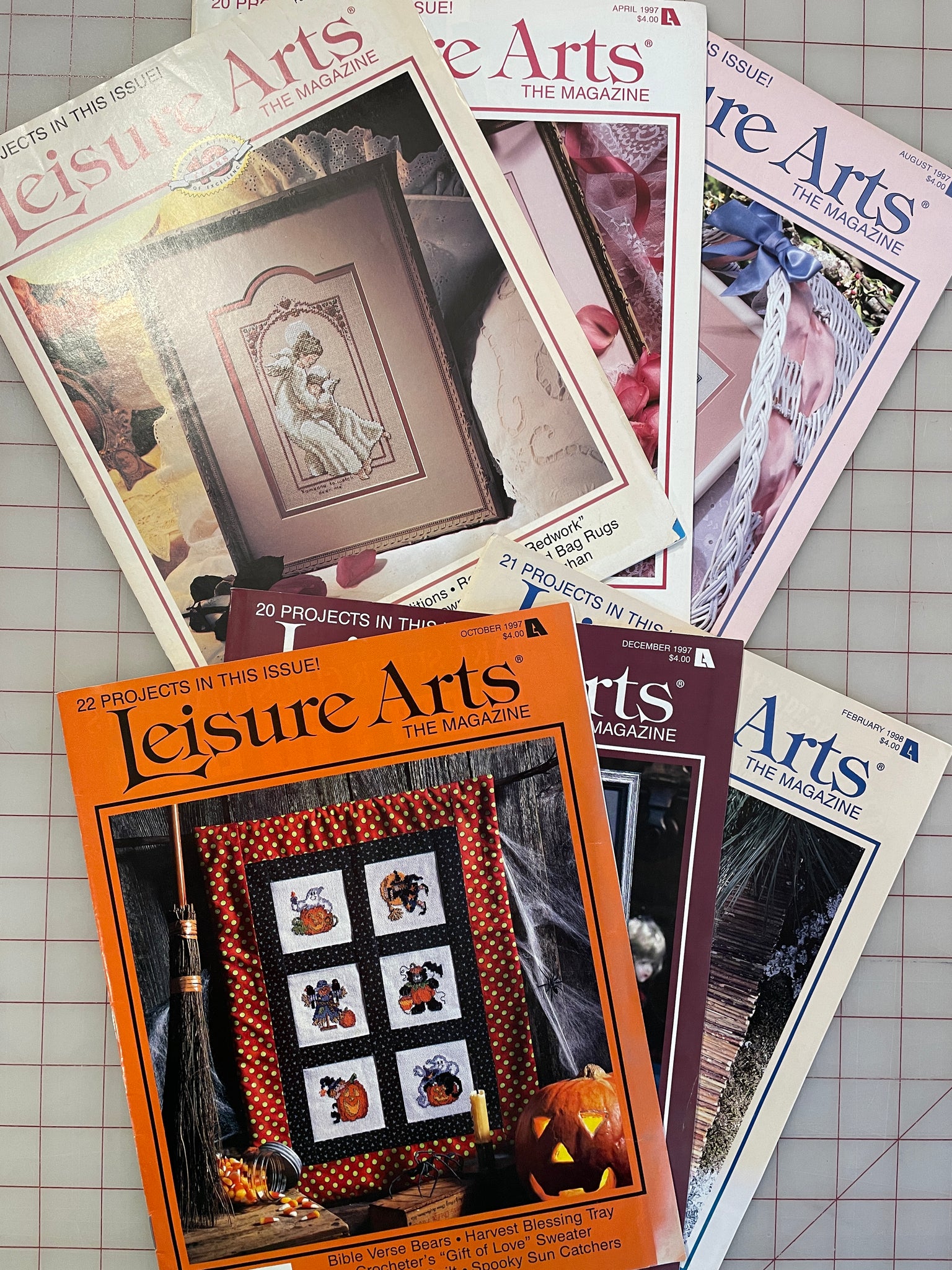 SALE Vintage "Leisure Arts" Magazine Bundle -  6 Issues