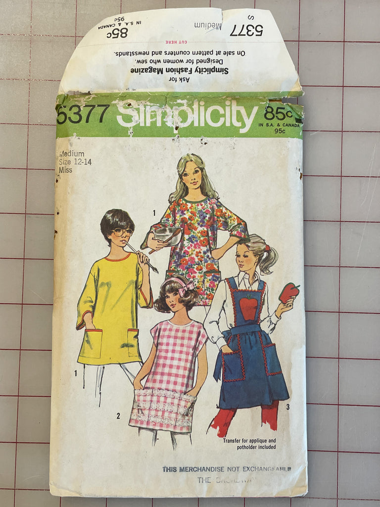 1972 Simplicity 5377 Pattern - Women's Aprons and Potholder FACTORY FOLDED