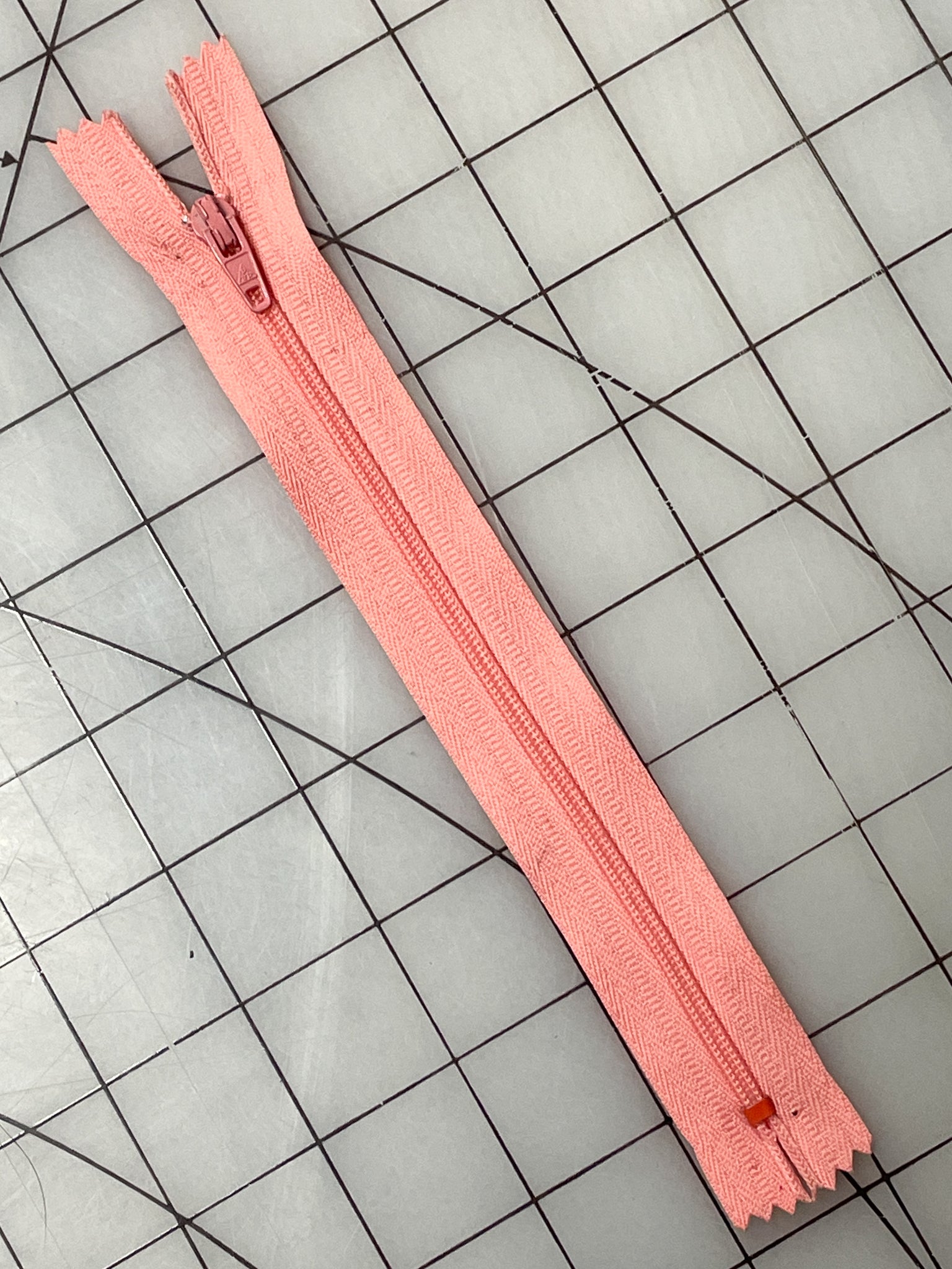 Zipper Coil 8" - Salmon Pink