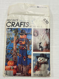 1986 McCall's 820 Pattern: Autumn, Halloween and Winter Decorations