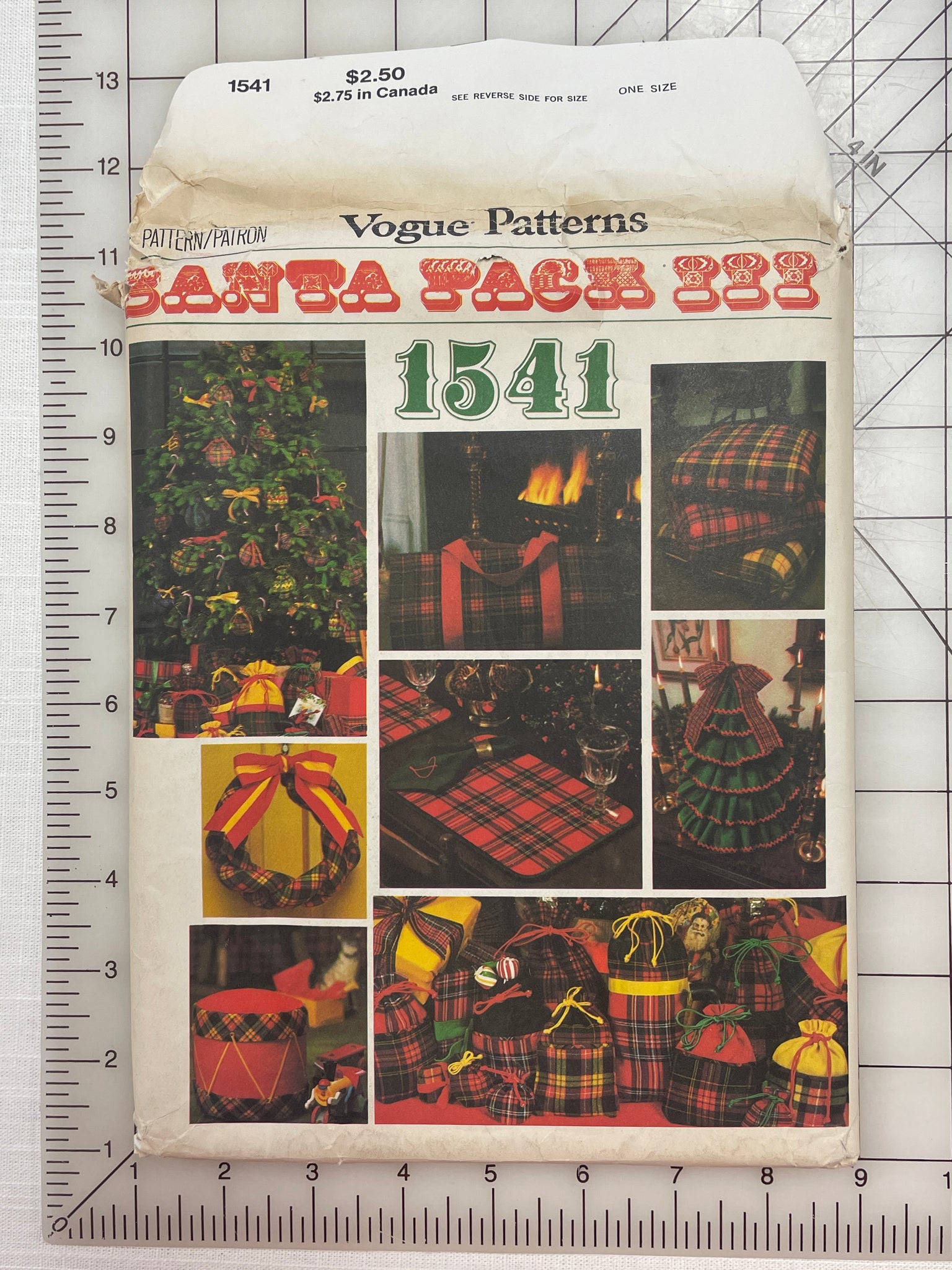 1970's Vogue 1541 Pattern - Santa Pack III - Christmas Accessories FACTORY FOLDED