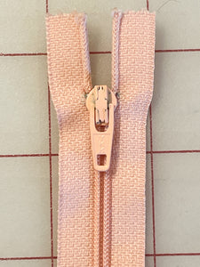 Zipper 7" Polyester Coil - Pink