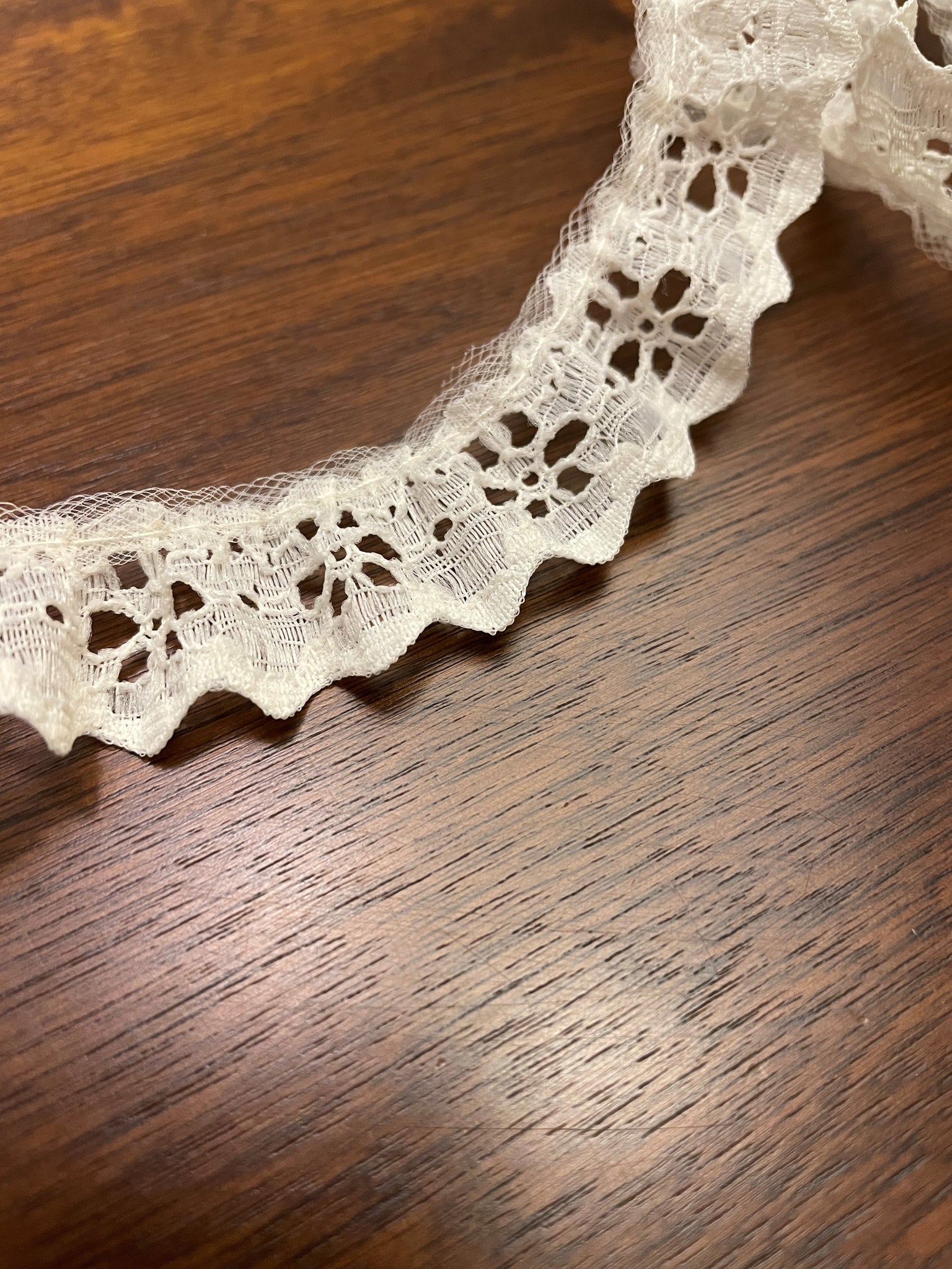 4 YD Ruffled Lace By the Yard - Off White with Scalloped Edge