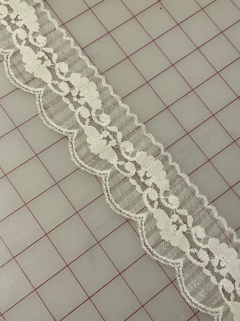 5 1/2 YD Vintage Flat Lace - Off White Scalloped