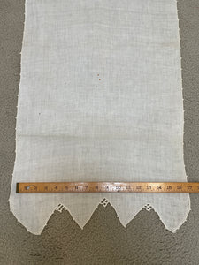 Table Runner Vintage Linen - White with Crocheted Edges
